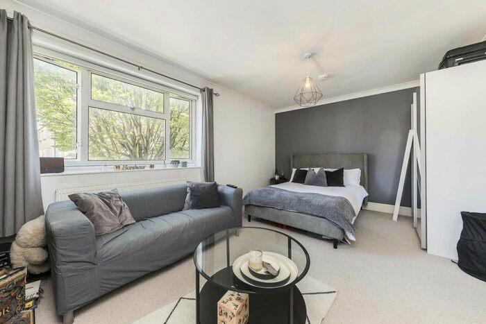 3 Bedroom Flat To Rent In Somerset Road, London, W4