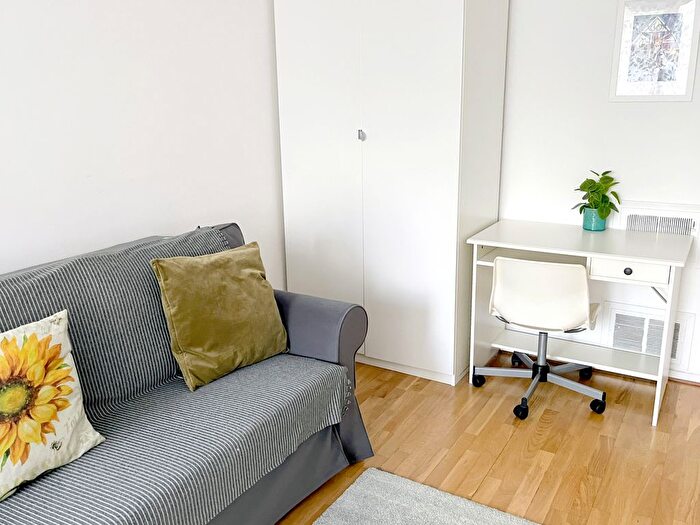 2 Bedroom Flat To Rent In Clipstone Street, London, W1W
