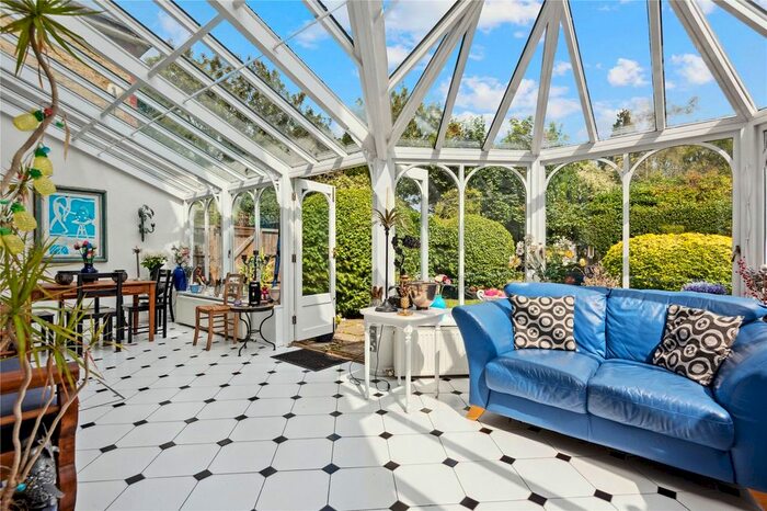 2 Bedroom Flat To Rent In Park Hill, London, SW4