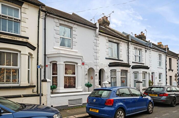 2 Bedroom Terraced House For Sale In Gordon Road, Gillingham, Kent, ME7