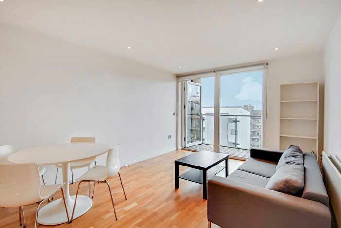 1 Bedroom Flat To Rent In Battersea Park Road, London, SW8