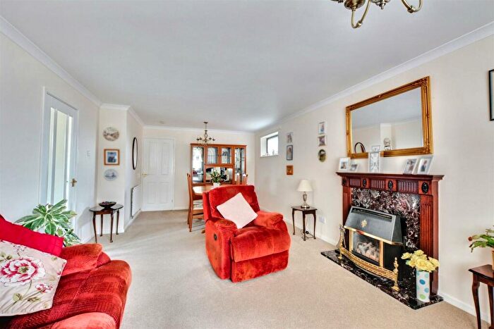 3 Bedroom Detached Bungalow For Sale In Roehampton Drive, Trowell, NG9