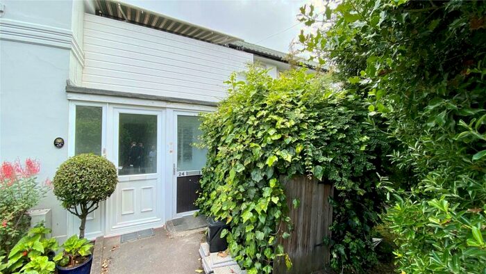 2 Bedroom Maisonette To Rent In Florida Court, Bath Road, Reading, Berkshire, RG1