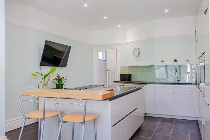 5 Bedroom Detached House For Sale In Leigh Cliff Road, Leigh-On-Sea, SS9