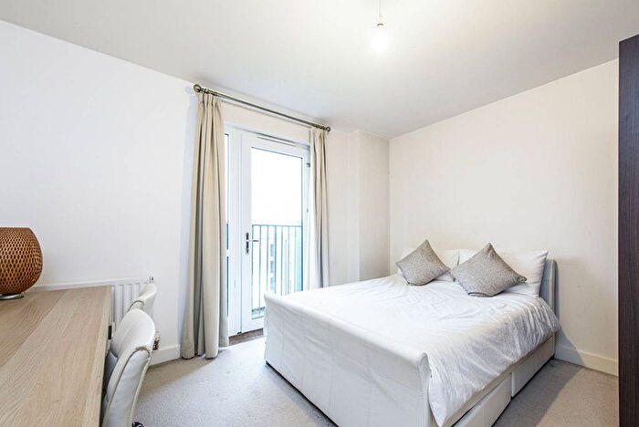 3 Bedroom Flat To Rent In Telegraph Avenue, Colindale, London, NW9