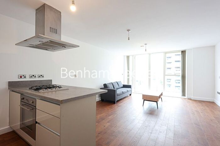 2 Bedroom Flat To Rent In Hilton's Wharf, Norman Road, SE10