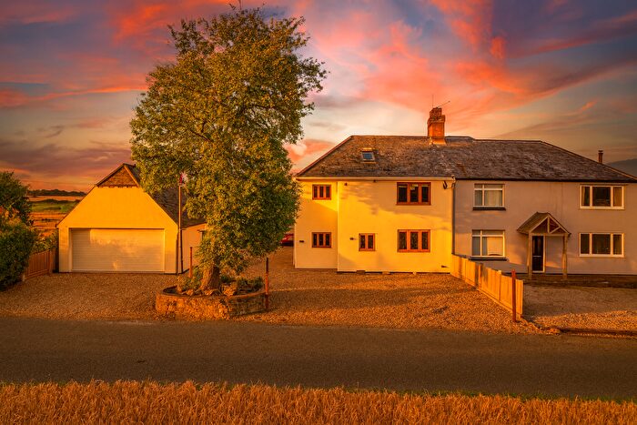 5 Bedroom Semi-Detached House For Sale In Trimms Green, Sawbridgeworth, CM21