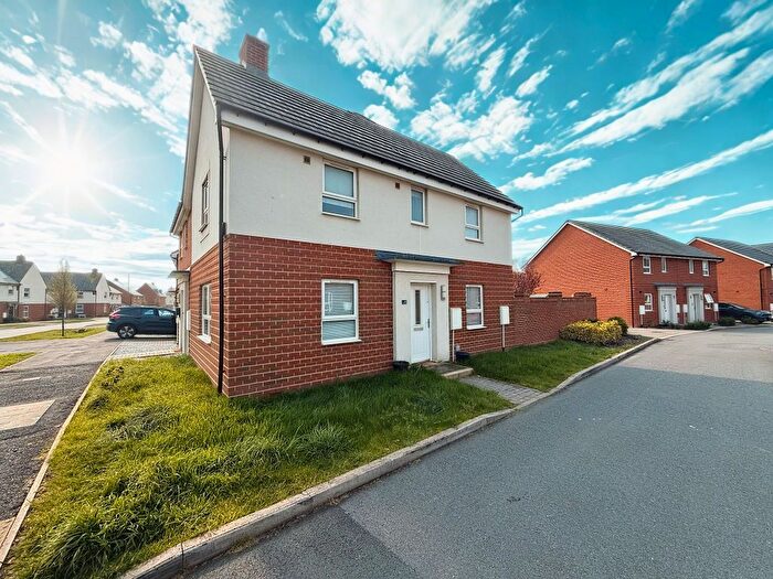 3 Bedroom Semi Detached House For Sale In Herald Street, Broughton, Aylesbury, HP22