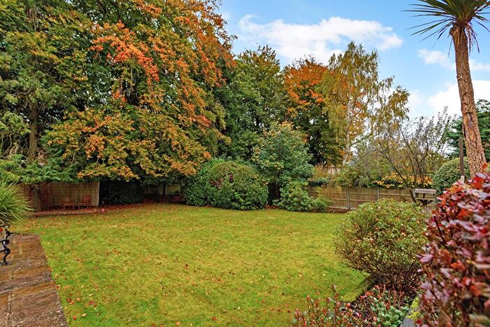 4 Bedroom Detached House For Sale In Avenue Road, Farnborough, GU14