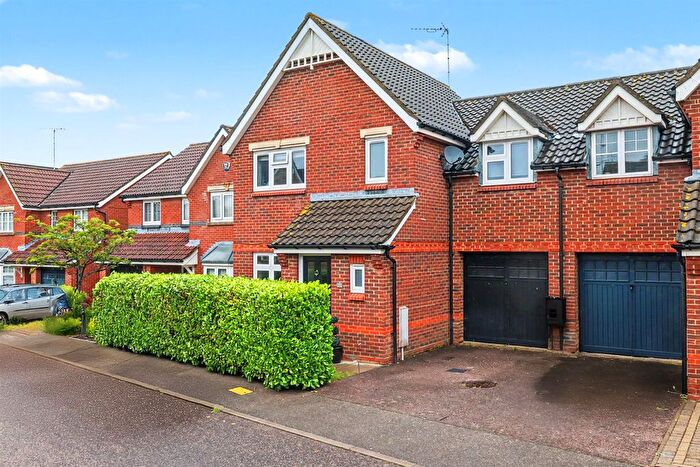 3 Bedroom Semi-Detached House For Sale In Swallow Close, Rayleigh, SS6