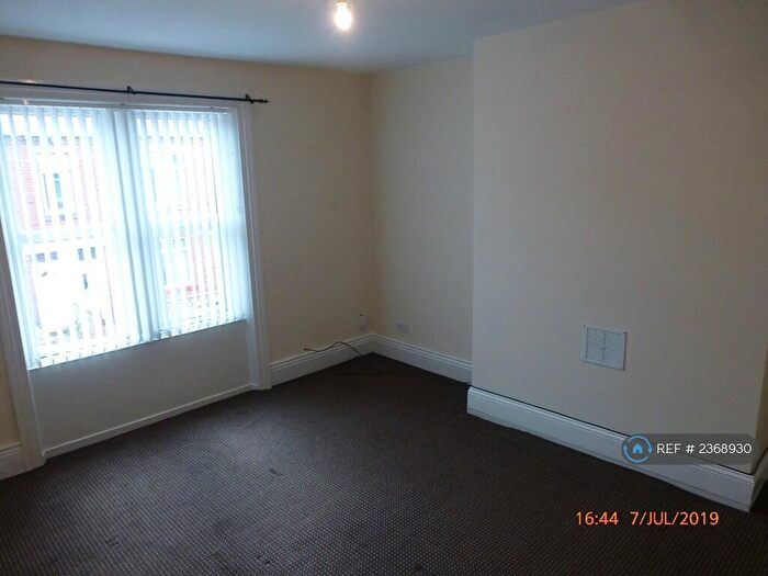 3 Bedroom Flat To Rent In Salisbury Street, Gateshead, NE10