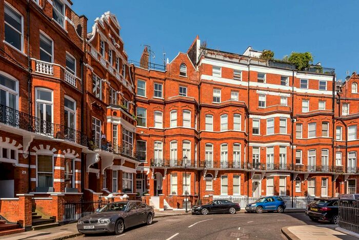 2 Bedroom Flat To Rent In Egerton Gardens, Knightsbridge, London, SW3