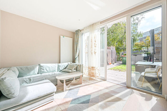 3 Bedroom Terraced House For Sale In Rope Terrace, Royal Docks, London, E16