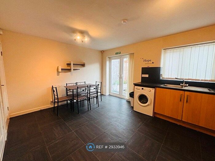 4 Bedroom Terraced House To Rent In Anderton St, Wigan, WN2