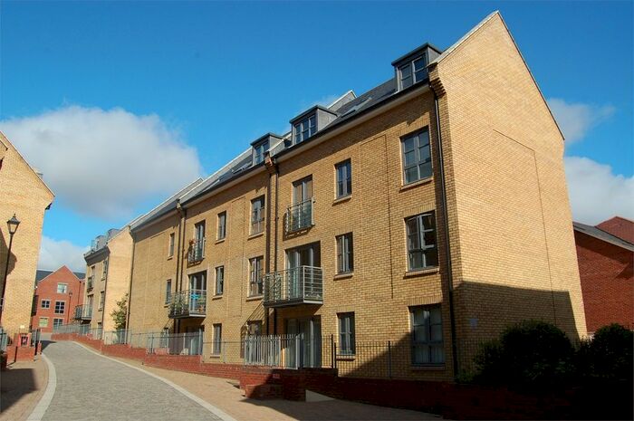 2 Bedroom Flat To Rent In Paynes Park, Hitchin, SG5