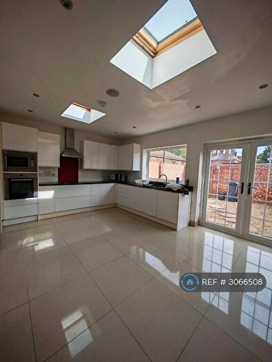 3 Bedroom End Of Terrace House To Rent In Harrow Court, Reading, RG1