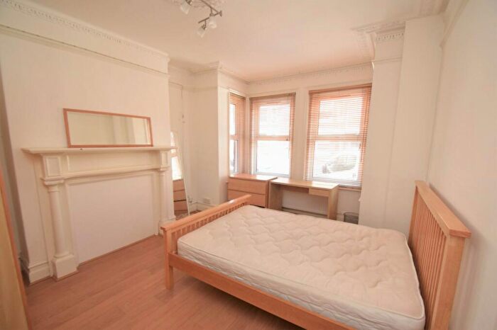 5 Bedroom House To Rent In Polygon, SO15