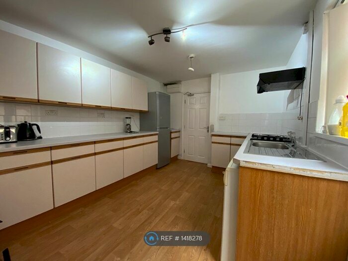 6 Bedroom Terraced House To Rent In Strathnairn Street, Cardiff, CF24