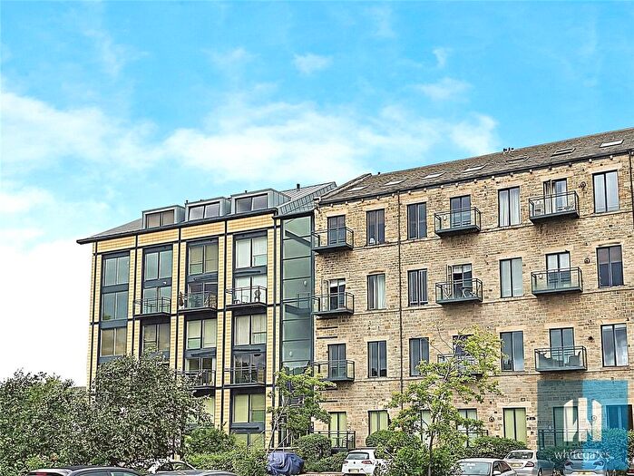 1 Bedroom Flat For Sale In Ledgard Wharf, Mirfield, West Yorkshire, WF14