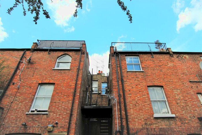 2 Bedroom Flat To Rent In Broadway Parade (), Hornsey, N8