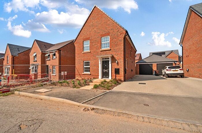 4 Bedroom Detached House To Rent In Farmers Road, Finchwood Park, Wokingham, RG40