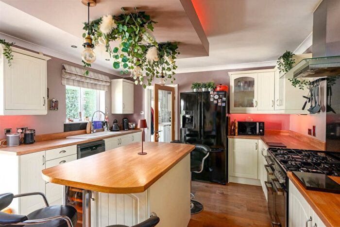 4 Bedroom Detached House For Sale In Main Street, Patrington Haven, HU12