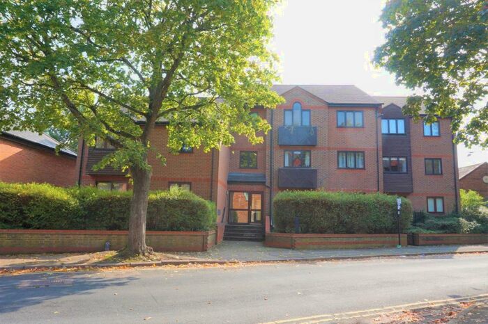 1 Bedroom Apartment To Rent In Chatsworth Court, Granville Road, St. Albans, AL1
