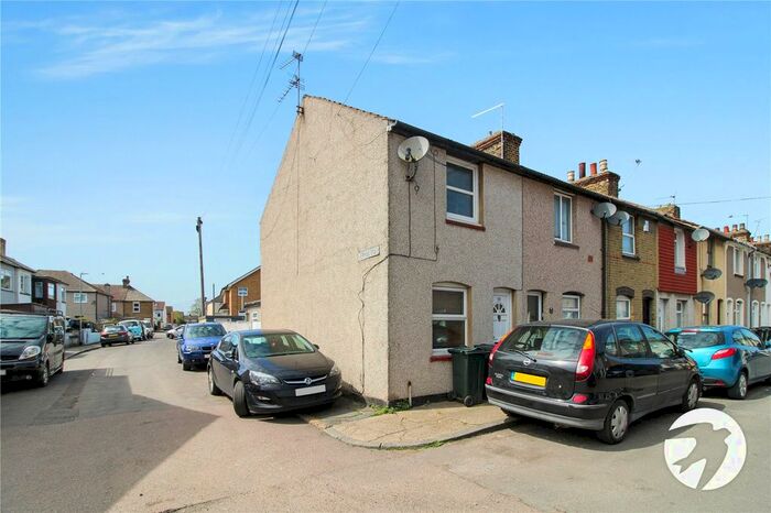 2 Bedroom End Of Terrace House To Rent In Sun Road, Swanscombe, Kent, DA10