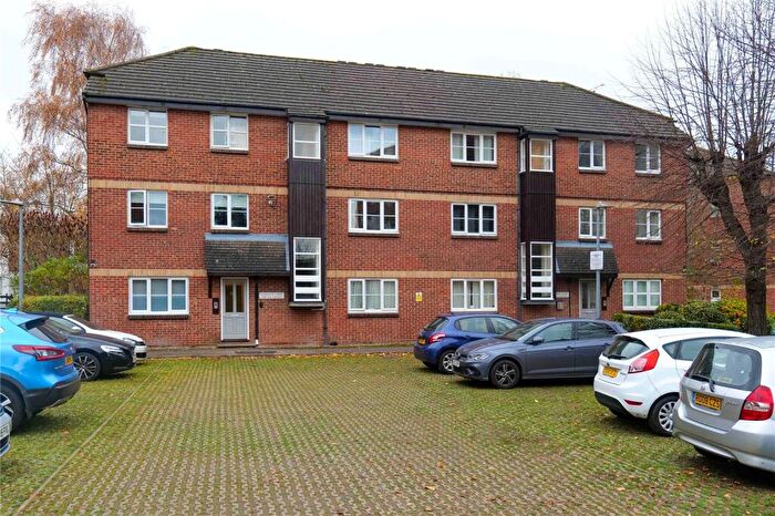 2 Bedroom Apartment To Rent In Muirfield Close, Reading, Berkshire, RG1