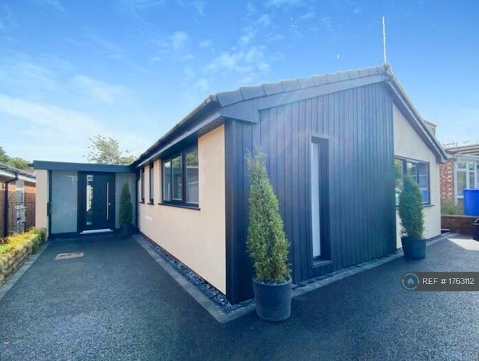 3 Bedroom Bungalow To Rent In Honeywood Close, Ramsbottom, Bury, BL0