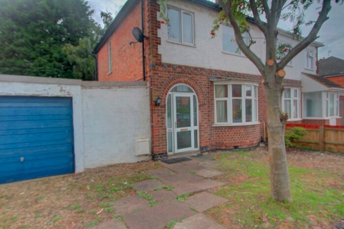 4 Bedroom Semi-Detached House To Rent In Gainsborough Road, Clarendon Park, Leicester LE2