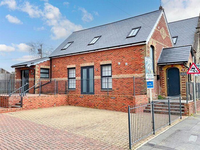 2 Bedroom Character Property For Sale In Newport Road, Apse Heath, Isle Of Wight, PO36