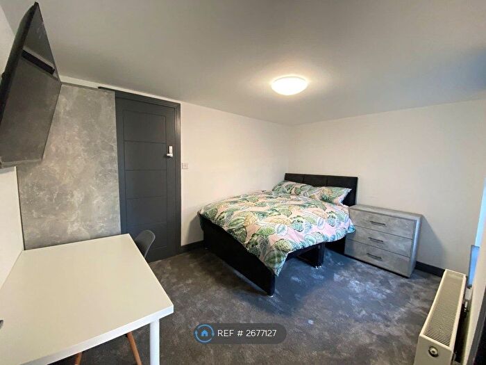 4 Bedroom Terraced House To Rent In Lloyd Street, Stockport, SK4