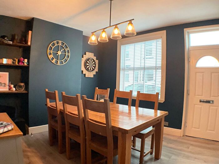 3 Bedroom Terraced House For Sale In King William Street, Amblecote, Stourbridge, West Midlands, DY8