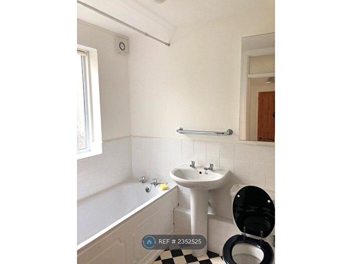 1 Bedroom Flat To Rent In St Lawrence Court, Canterbury, CT1