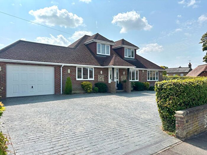 4 Bedroom Detached House For Sale In Homefield, Bovingdon, HP3