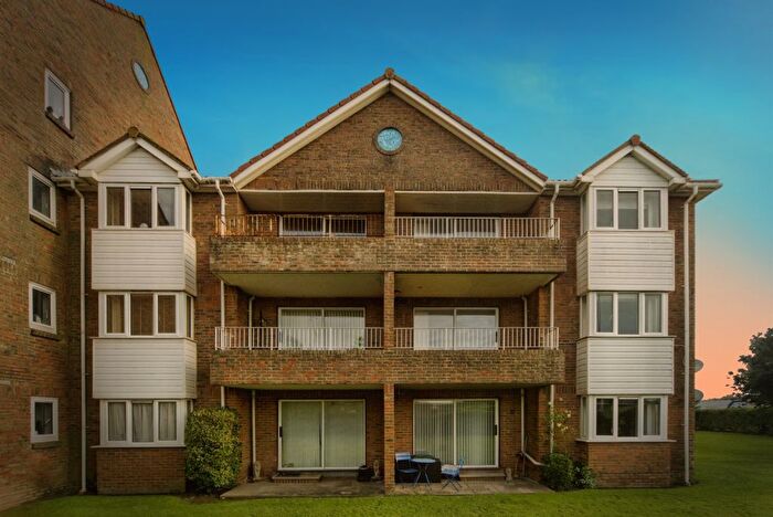 2 Bedroom Flat For Sale In Collingwood Close, Eastbourne, BN23