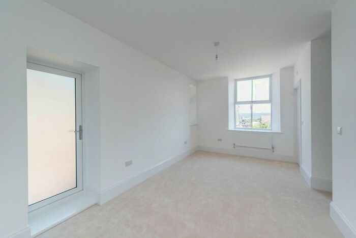 2 Bedroom Flat To Rent In Brocco Bank, Sheffield, S11