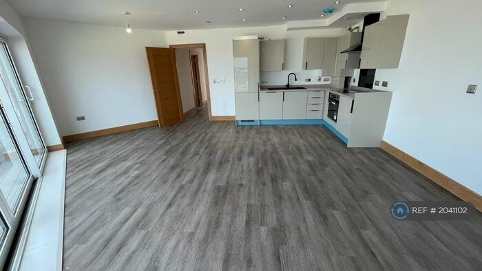 3 Bedroom Penthouse To Rent In High Street, Northfleet, Gravesend, DA11