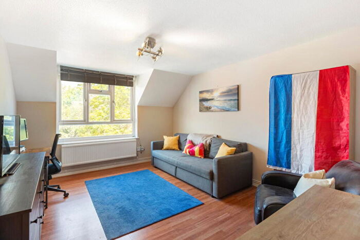 2 Bedroom Flat To Rent In McDermott Close, SW11