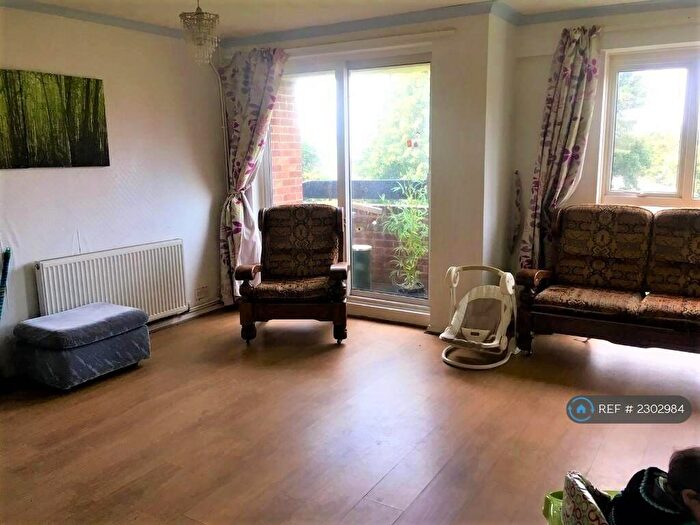 3 Bedroom Maisonette To Rent In Reading, Reading, RG2