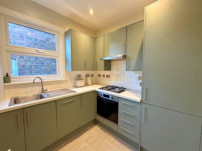 1 Bedroom Flat To Rent In Brownlow Road, Southgate, N11