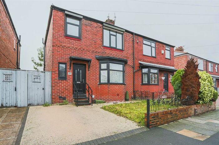 3 Bedroom Property To Rent In Ringlow Park Road, Swinton, Manchester, M27