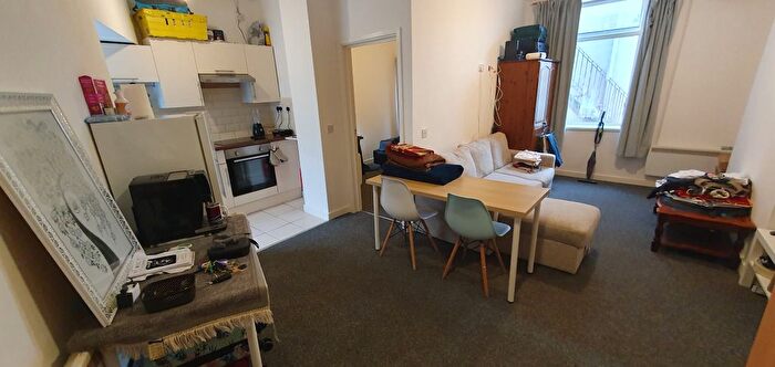 2 Bedroom Flat To Rent In Flat, Moira Street, CF24