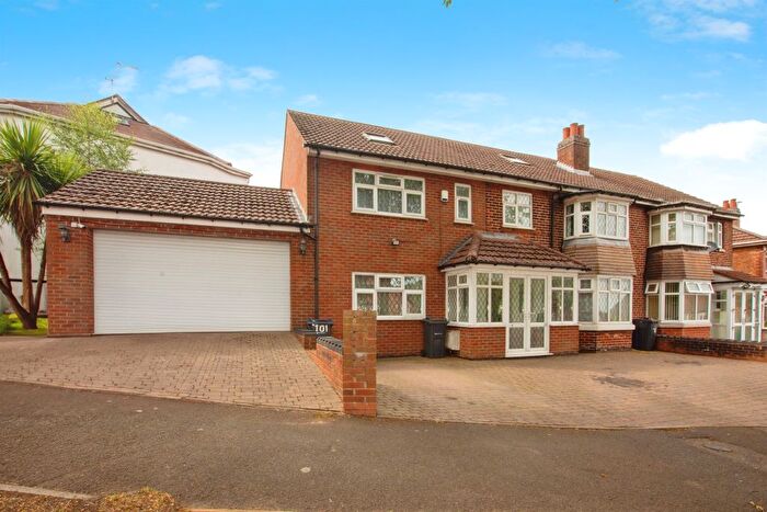 5 Bedroom Semi-Detached House For Sale In Copthall Road, Birmingham, B21
