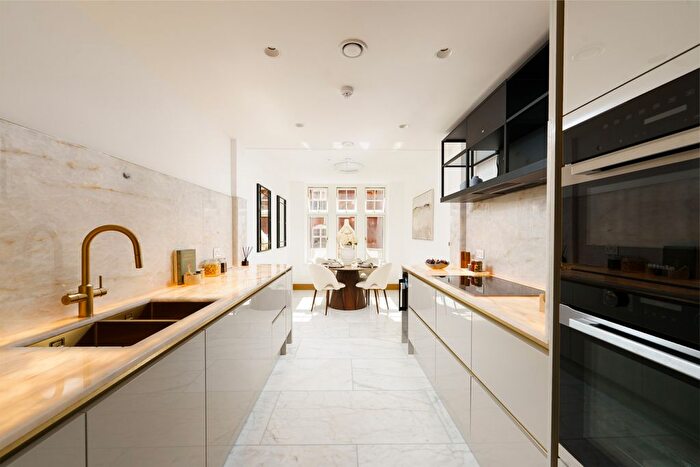 3 Bedroom Terraced House For Sale In Chiltern Street, Marylebone, London, W1U