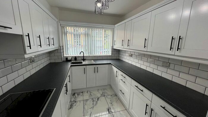 2 Bedroom Flat To Rent In Long Oaks Court, Sketty, Swansea, SA2