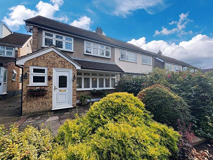 3 Bedroom Semi-Detached House For Sale In Suffolk Way, Hornchurch, RM11