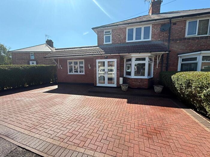 4 Bedroom Semi-Detached House To Rent In Circular Road, Acocks Green, B27