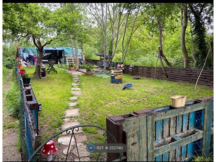 2 Bedroom Flat To Rent In Dockwell Close, Feltham, TW14